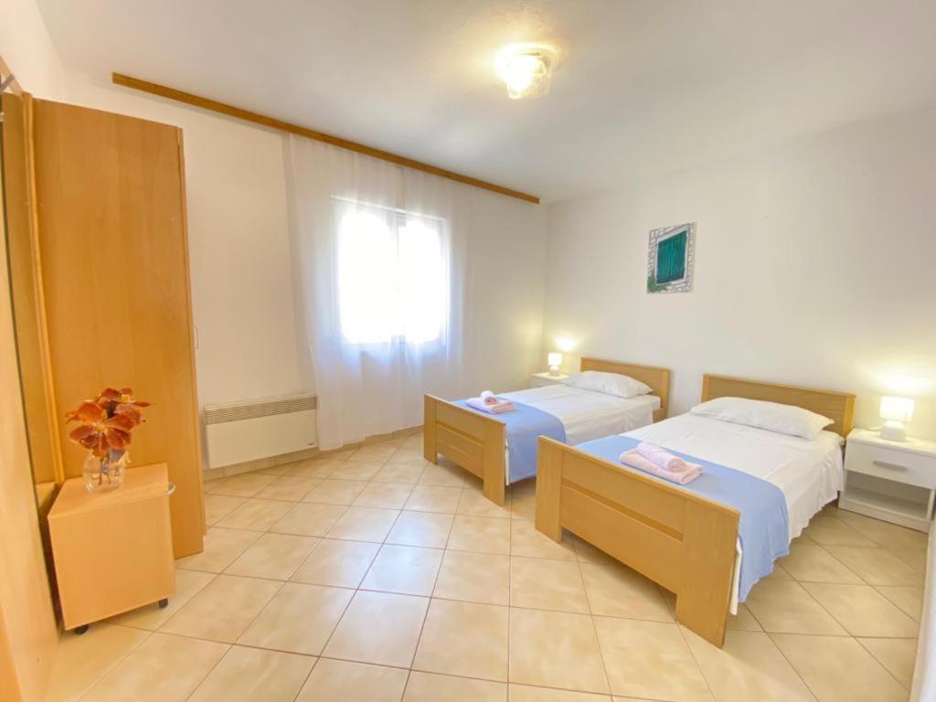 Apartamento Porat Starigrad Paklenica Exterior foto
